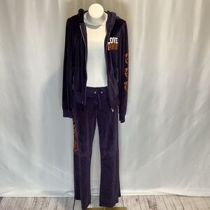 1251. Women’s VS Chicago Bears Velour Track Suit EUC Large